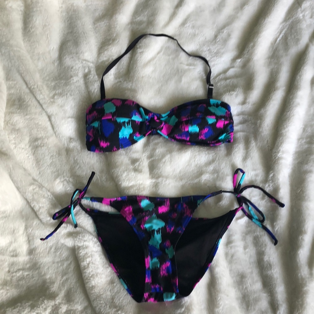 KIRRA 2-piece bathing suit.